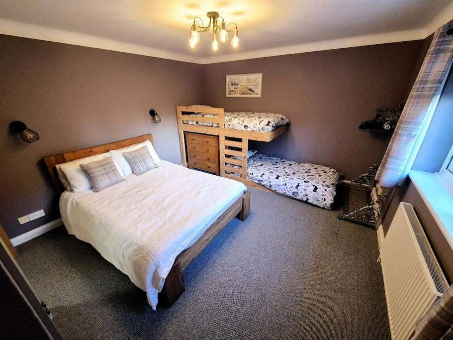 Stunning 5 Bedroom House On The River Wensum, Sleeps 19 Норвич Экстерьер фото