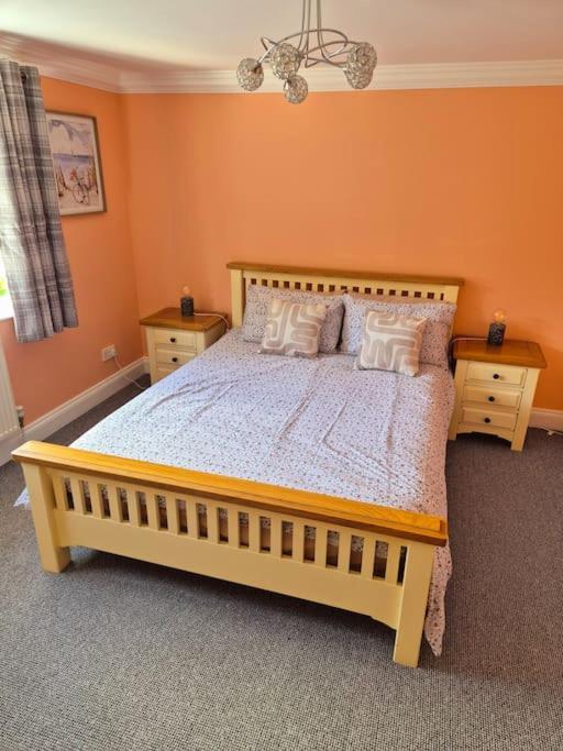Stunning 5 Bedroom House On The River Wensum, Sleeps 19 Норвич Экстерьер фото