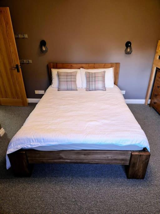 Stunning 5 Bedroom House On The River Wensum, Sleeps 19 Норвич Экстерьер фото