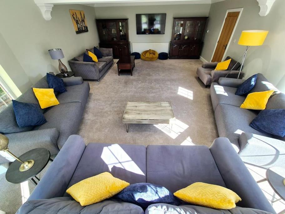 Stunning 5 Bedroom House On The River Wensum, Sleeps 19 Норвич Экстерьер фото