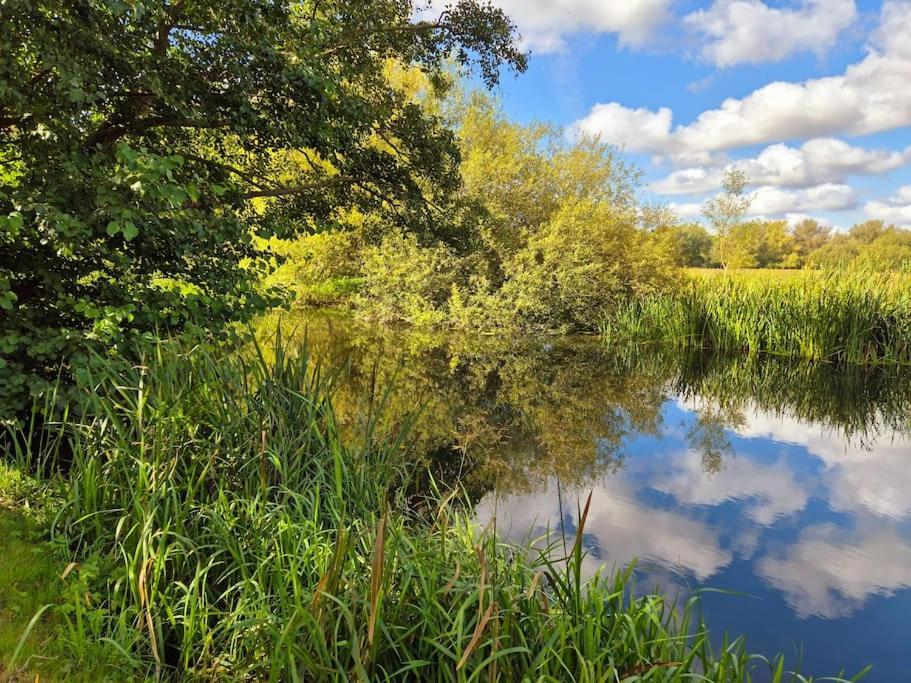 Stunning 5 Bedroom House On The River Wensum, Sleeps 19 Норвич Экстерьер фото