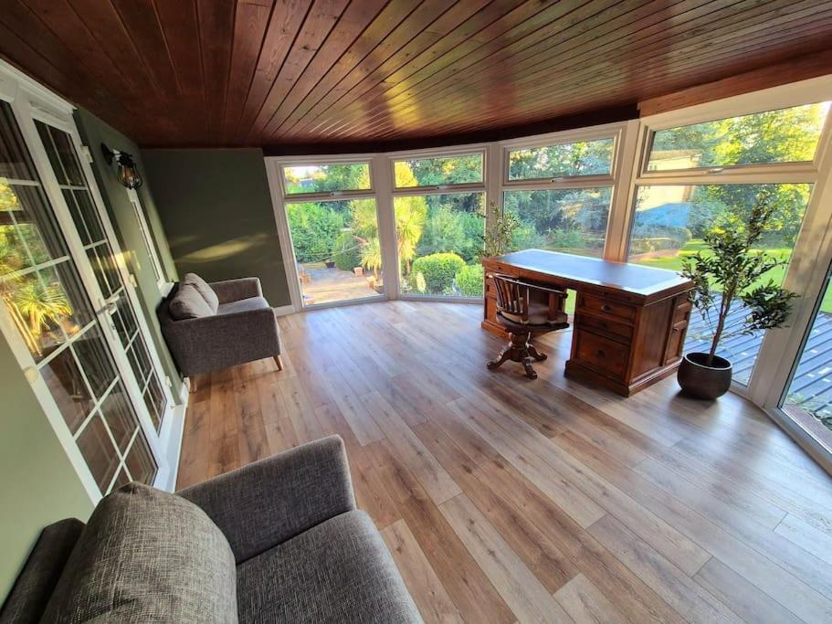 Stunning 5 Bedroom House On The River Wensum, Sleeps 19 Норвич Экстерьер фото