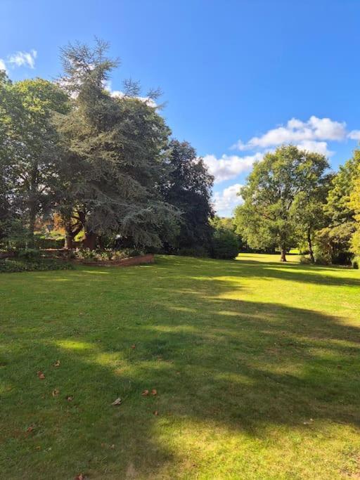Stunning 5 Bedroom House On The River Wensum, Sleeps 19 Норвич Экстерьер фото
