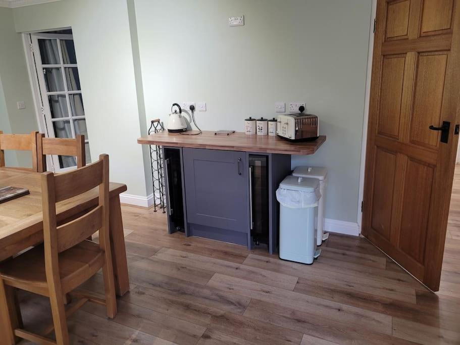 Stunning 5 Bedroom House On The River Wensum, Sleeps 19 Норвич Экстерьер фото