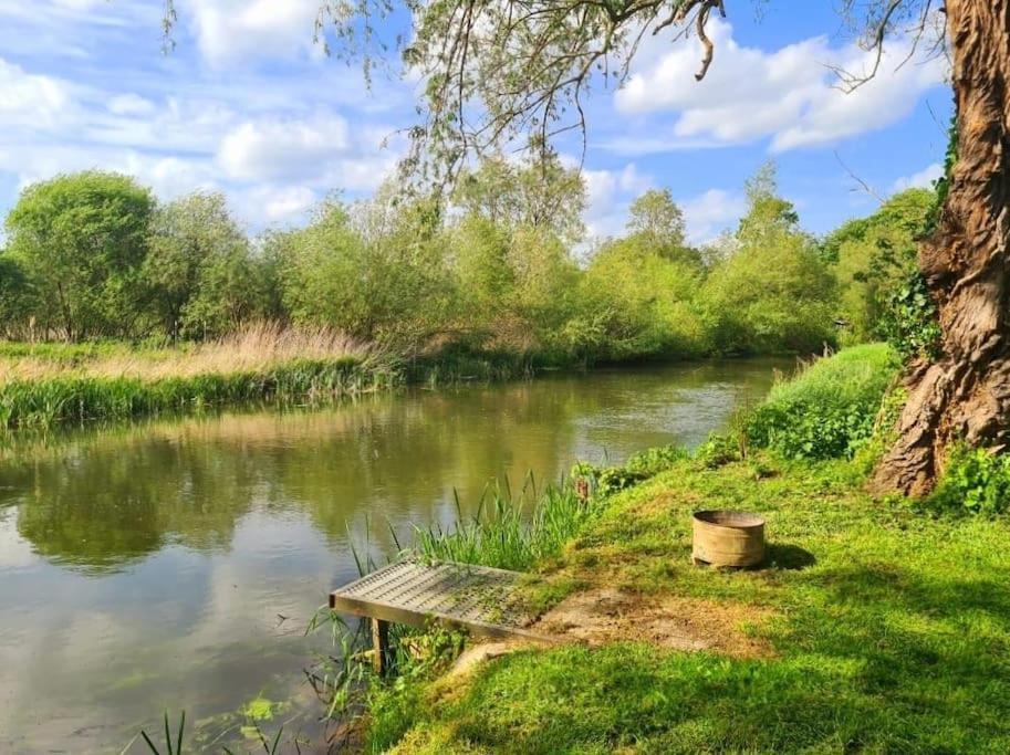 Stunning 5 Bedroom House On The River Wensum, Sleeps 19 Норвич Экстерьер фото