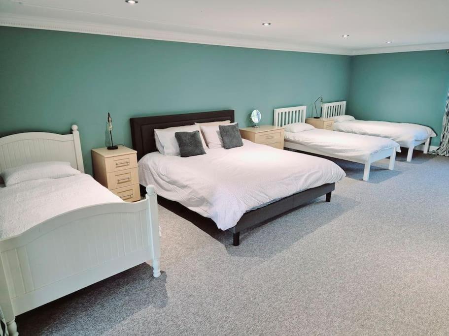 Stunning 5 Bedroom House On The River Wensum, Sleeps 19 Норвич Экстерьер фото
