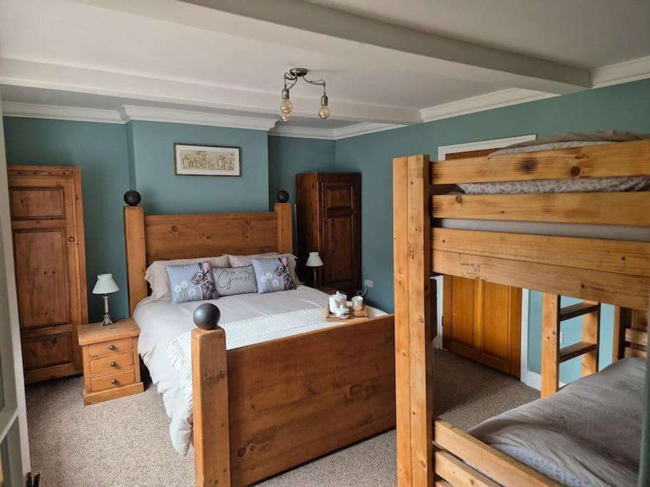 Stunning 5 Bedroom House On The River Wensum, Sleeps 19 Норвич Экстерьер фото