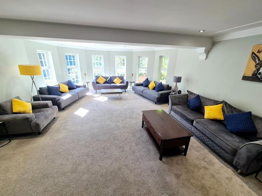 Stunning 5 Bedroom House On The River Wensum, Sleeps 19 Норвич Экстерьер фото