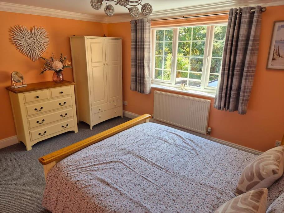 Stunning 5 Bedroom House On The River Wensum, Sleeps 19 Норвич Экстерьер фото