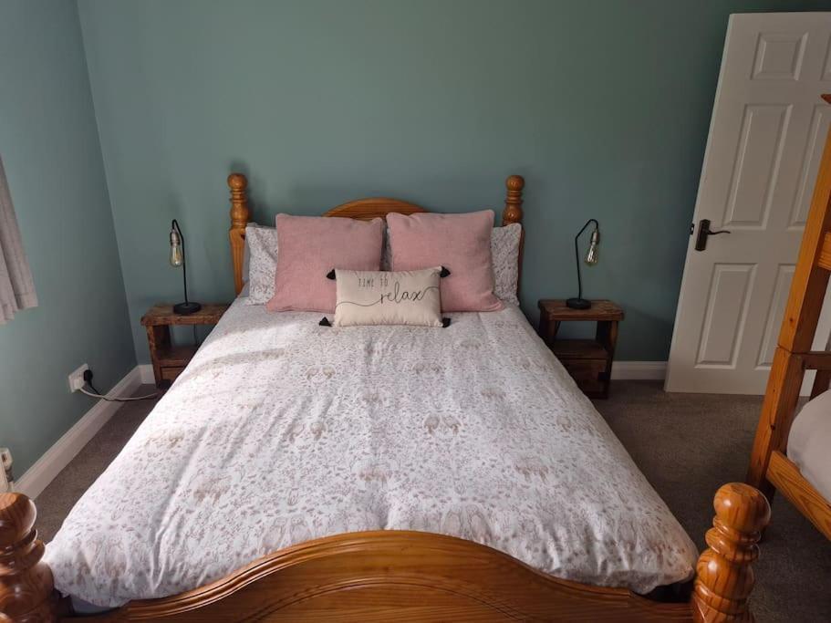 Stunning 5 Bedroom House On The River Wensum, Sleeps 19 Норвич Экстерьер фото