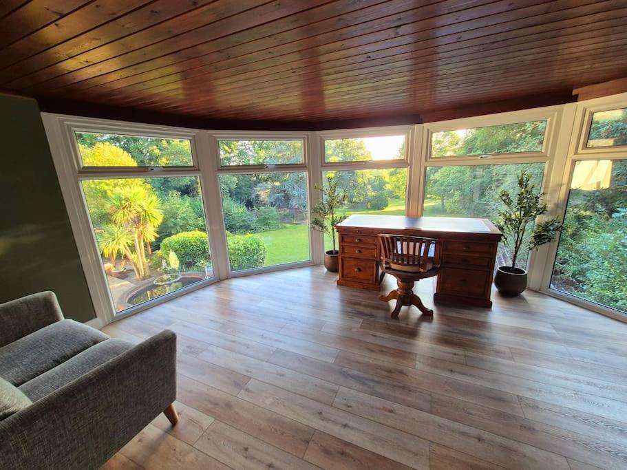 Stunning 5 Bedroom House On The River Wensum, Sleeps 19 Норвич Экстерьер фото
