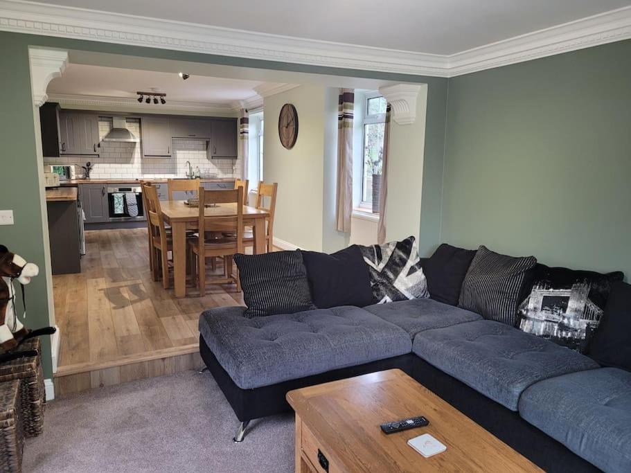 Stunning 5 Bedroom House On The River Wensum, Sleeps 19 Норвич Экстерьер фото