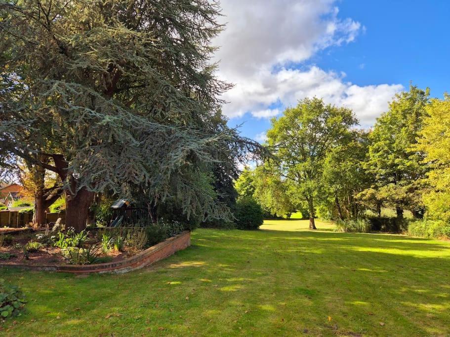 Stunning 5 Bedroom House On The River Wensum, Sleeps 19 Норвич Экстерьер фото