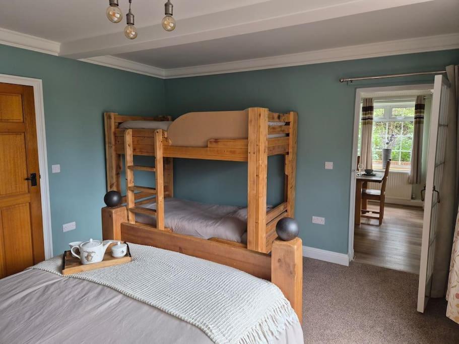 Stunning 5 Bedroom House On The River Wensum, Sleeps 19 Норвич Экстерьер фото