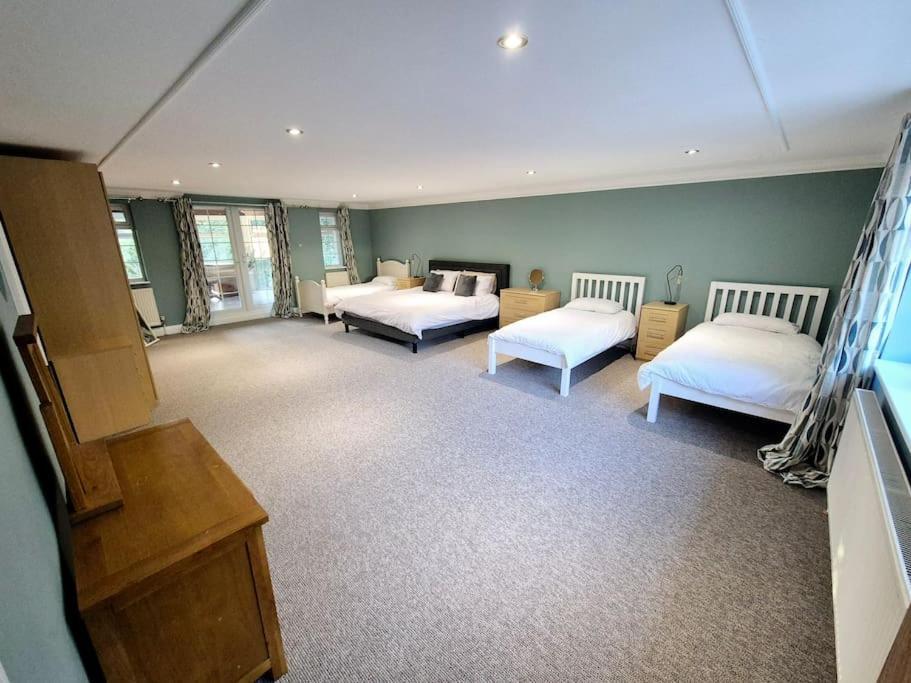 Stunning 5 Bedroom House On The River Wensum, Sleeps 19 Норвич Экстерьер фото
