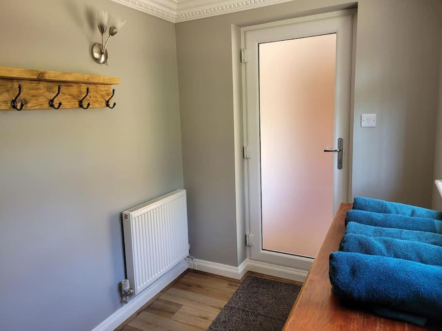 Stunning 5 Bedroom House On The River Wensum, Sleeps 19 Норвич Экстерьер фото