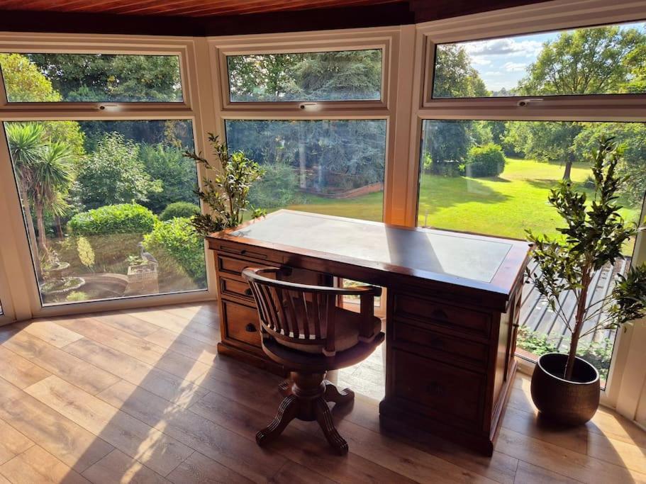 Stunning 5 Bedroom House On The River Wensum, Sleeps 19 Норвич Экстерьер фото